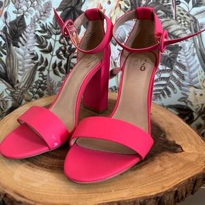 Mix no 6 hot pink block heels size 8.5